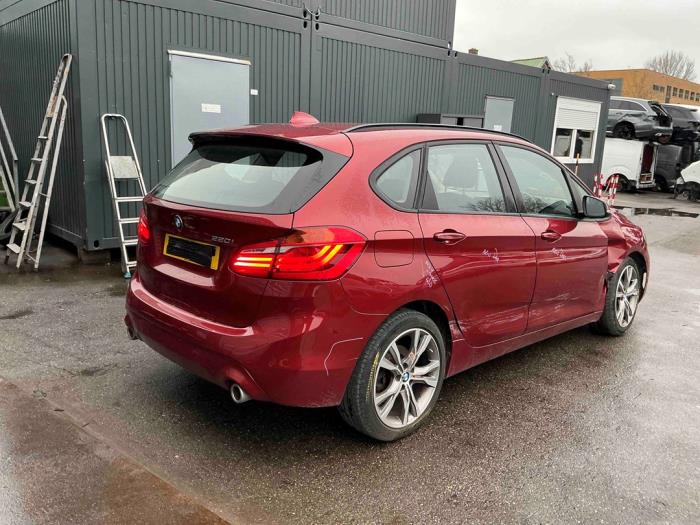 BMW 2 serie Active Tourer 220i 2.0 TwinPower Turbo 16V Sloopvoertuig (2018, Rood)