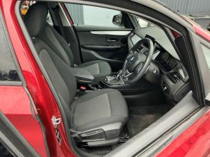 BMW 2 serie Active Tourer 220i 2.0 TwinPower Turbo 16V Sloopvoertuig (2018, Rood)