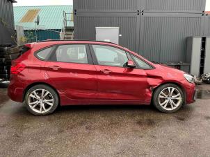 BMW 2 serie Active Tourer 220i 2.0 TwinPower Turbo 16V Sloopvoertuig (2018, Rood)