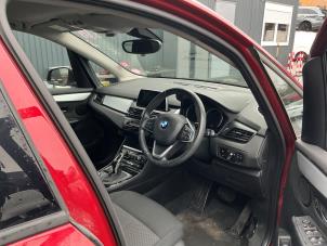 BMW 2 serie Active Tourer 220i 2.0 TwinPower Turbo 16V Sloopvoertuig (2018, Rood)