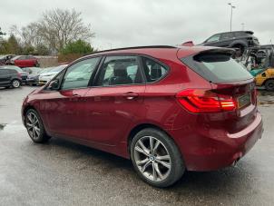 BMW 2 serie Active Tourer 220i 2.0 TwinPower Turbo 16V Sloopvoertuig (2018, Rood)