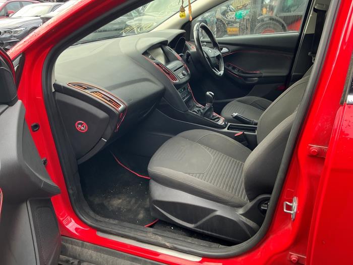 Ford Focus 3 1.0 Ti-VCT EcoBoost 12V 100 Sloopvoertuig (2015, Rood)