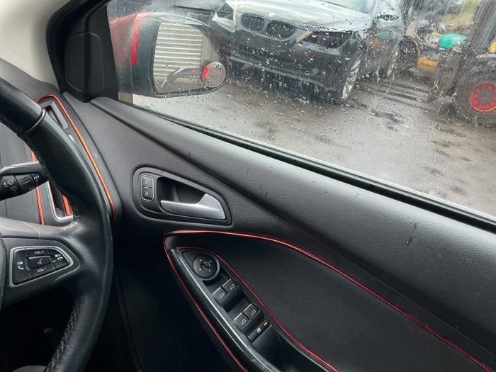 Ford Focus 3 1.0 Ti-VCT EcoBoost 12V 100 Sloopvoertuig (2015, Rood)