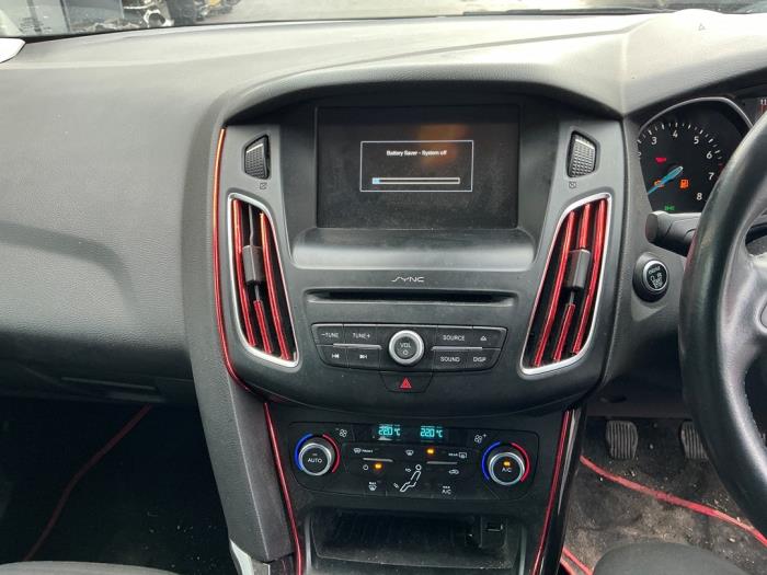 Ford Focus 3 1.0 Ti-VCT EcoBoost 12V 100 Sloopvoertuig (2015, Rood)