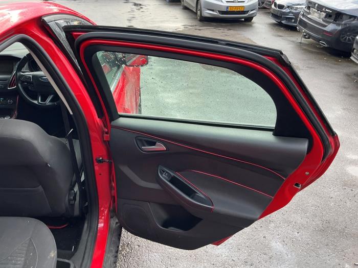 Ford Focus 3 1.0 Ti-VCT EcoBoost 12V 100 Sloopvoertuig (2015, Rood)