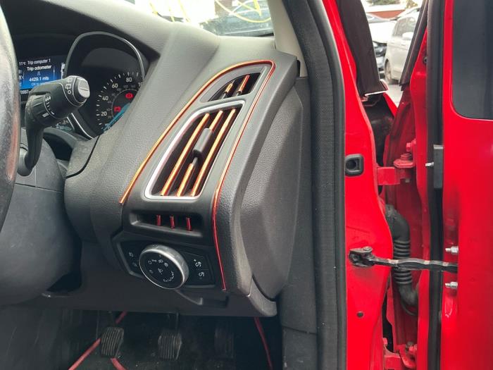 Ford Focus 3 1.0 Ti-VCT EcoBoost 12V 100 Sloopvoertuig (2015, Rood)