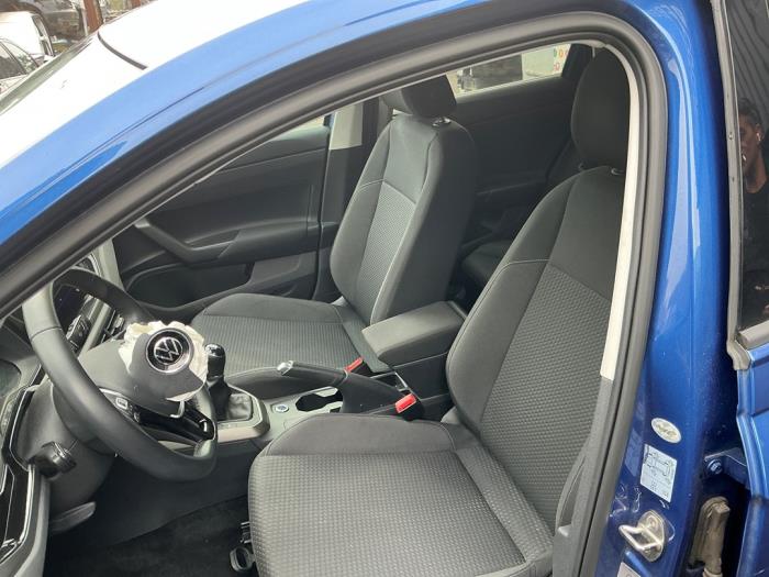 Volkswagen Polo VI 1.0 TSI 12V Sloopvoertuig (2021, Donker, Blauw)