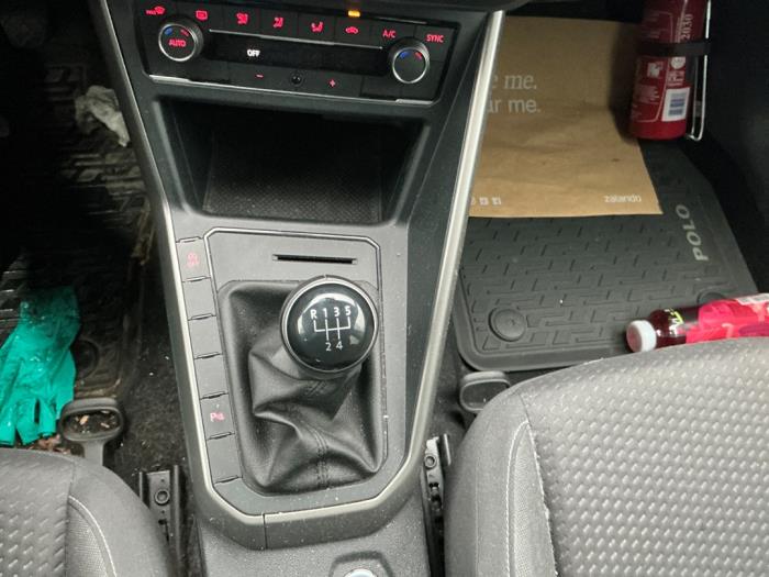 Volkswagen Polo VI 1.0 TSI 12V Sloopvoertuig (2018, Metallic, Donker, Zwart)