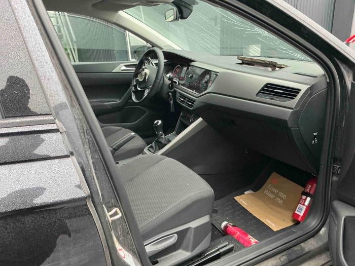 Volkswagen Polo VI 1.0 TSI 12V Sloopvoertuig (2018, Metallic, Donker, Zwart)