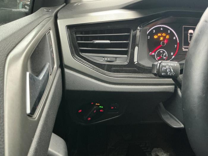 Volkswagen Polo VI 1.0 TSI 12V Sloopvoertuig (2018, Metallic, Donker, Zwart)