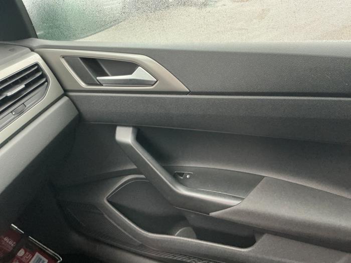 Volkswagen Polo VI 1.0 TSI 12V Sloopvoertuig (2018, Metallic, Donker, Zwart)