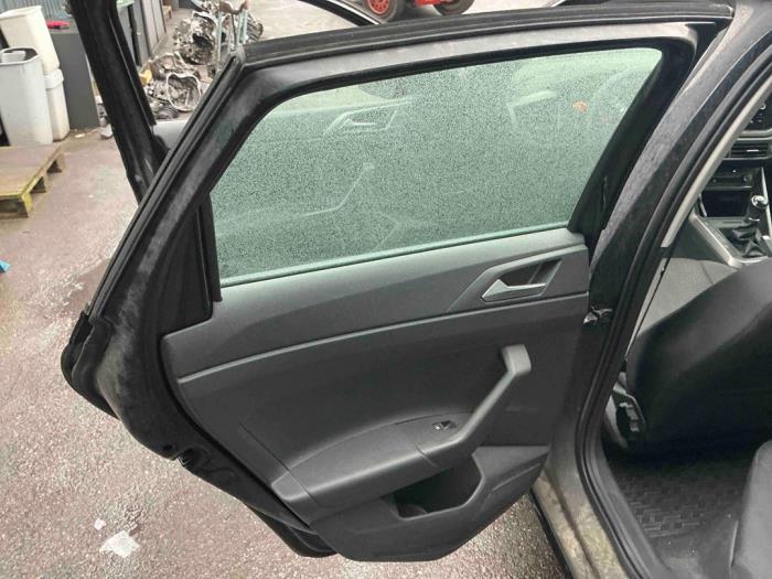 Volkswagen Polo VI 1.0 TSI 12V Sloopvoertuig (2018, Metallic, Donker, Zwart)