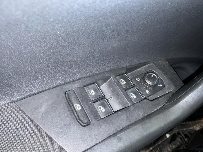 Volkswagen Polo VI 1.0 TSI 12V Sloopvoertuig (2018, Metallic, Donker, Zwart)