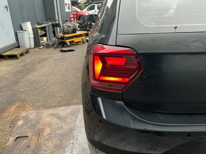 Volkswagen Polo VI 1.6 TDI 16V 95 Sloopvoertuig (2018, Donker, Zwart)