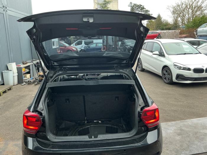 Volkswagen Polo VI 1.6 TDI 16V 95 Sloopvoertuig (2018, Donker, Zwart)