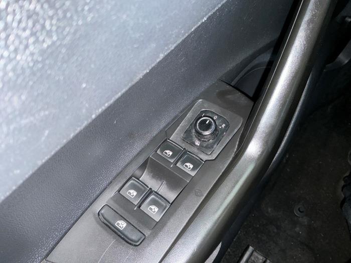 Volkswagen Polo VI 1.6 TDI 16V 95 Sloopvoertuig (2018, Donker, Zwart)