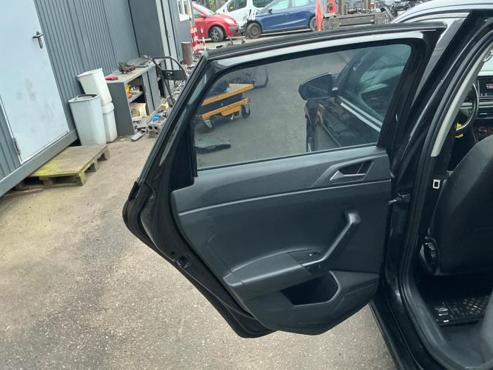 Volkswagen Polo VI 1.6 TDI 16V 95 Sloopvoertuig (2018, Donker, Zwart)