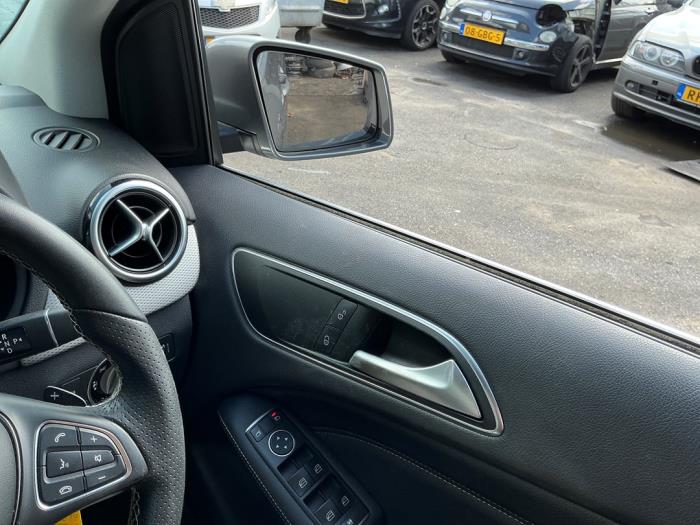 Mercedes B 1.6 B-200 BlueEFFICIENCY Turbo 16V Sloopvoertuig (2016, Metallic, Zilvergrijs, Muisgrijs)