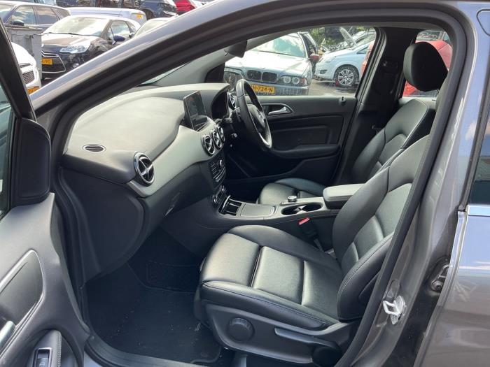 Mercedes B 1.6 B-200 BlueEFFICIENCY Turbo 16V Sloopvoertuig (2016, Metallic, Zilvergrijs, Muisgrijs)