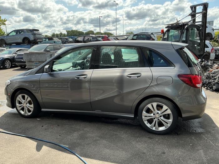 Mercedes B 1.6 B-200 BlueEFFICIENCY Turbo 16V Sloopvoertuig (2016, Metallic, Zilvergrijs, Muisgrijs)