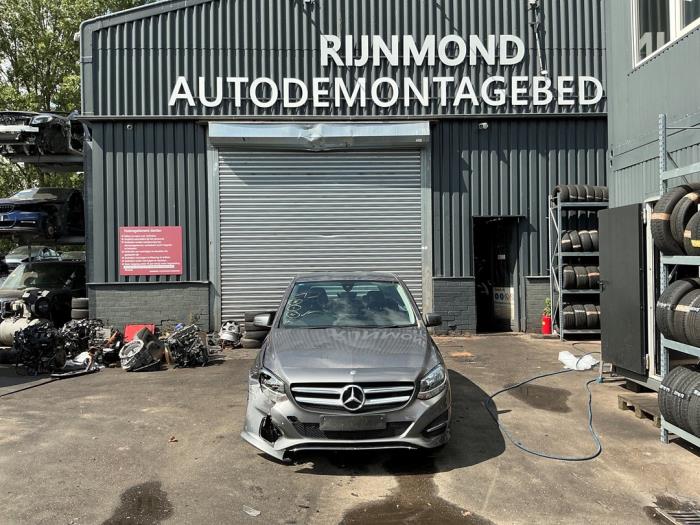Mercedes B 1.6 B-200 BlueEFFICIENCY Turbo 16V  (Sloop)