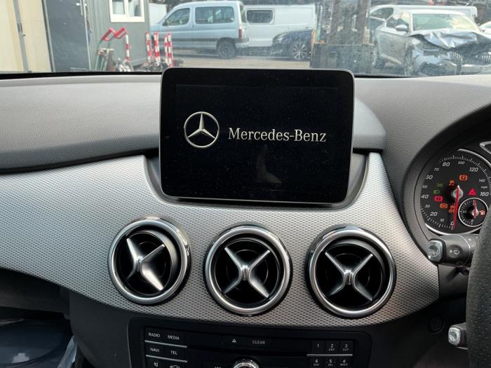 Mercedes B 1.6 B-200 BlueEFFICIENCY Turbo 16V Sloopvoertuig (2016, Metallic, Zilvergrijs, Muisgrijs)