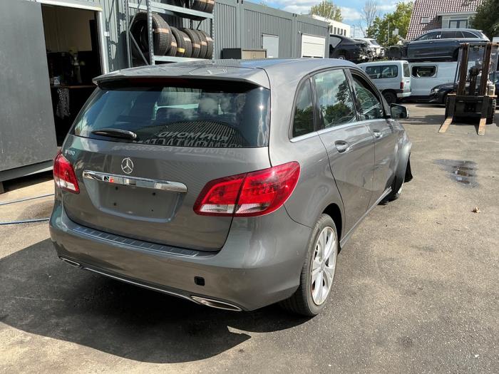 Mercedes B 1.6 B-200 BlueEFFICIENCY Turbo 16V Sloopvoertuig (2016, Metallic, Zilvergrijs, Muisgrijs)