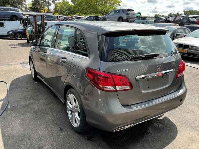 Mercedes B 1.6 B-200 BlueEFFICIENCY Turbo 16V Sloopvoertuig (2016, Metallic, Zilvergrijs, Muisgrijs)
