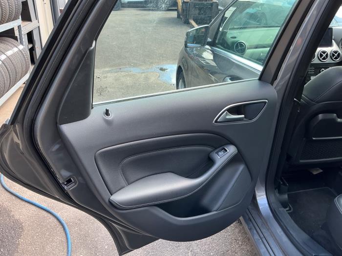 Mercedes B 1.6 B-200 BlueEFFICIENCY Turbo 16V Sloopvoertuig (2016, Metallic, Zilvergrijs, Muisgrijs)