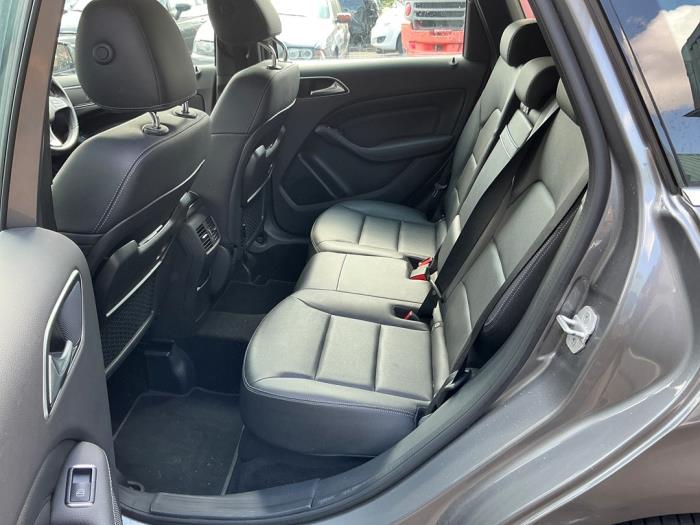 Mercedes B 1.6 B-200 BlueEFFICIENCY Turbo 16V Sloopvoertuig (2016, Metallic, Zilvergrijs, Muisgrijs)