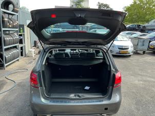 Mercedes B 1.6 B-200 BlueEFFICIENCY Turbo 16V Sloopvoertuig (2016, Metallic, Zilvergrijs, Muisgrijs)