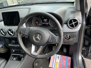 Mercedes B 1.6 B-200 BlueEFFICIENCY Turbo 16V Sloopvoertuig (2016, Metallic, Zilvergrijs, Muisgrijs)