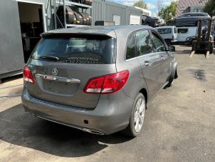 Mercedes B 1.6 B-200 BlueEFFICIENCY Turbo 16V Sloopvoertuig (2016, Metallic, Zilvergrijs, Muisgrijs)