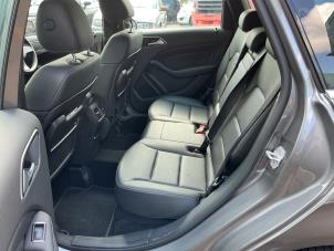 Mercedes B 1.6 B-200 BlueEFFICIENCY Turbo 16V Sloopvoertuig (2016, Metallic, Zilvergrijs, Muisgrijs)