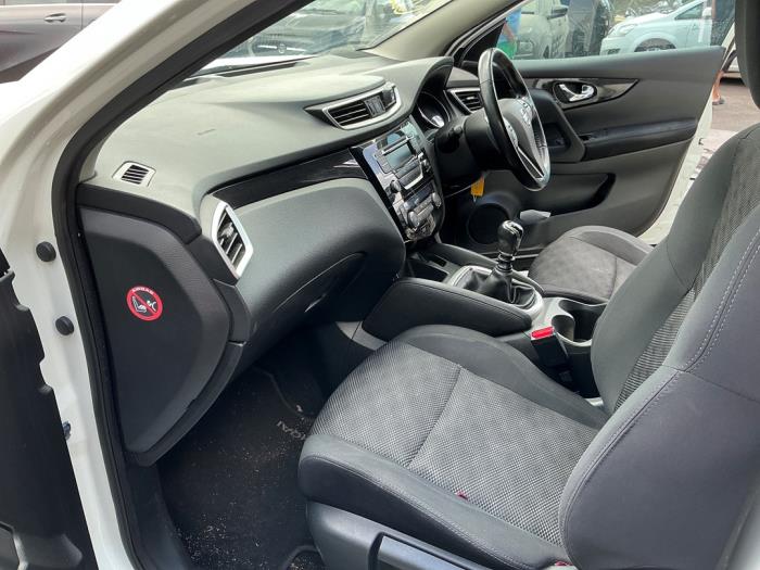 Nissan Qashqai 1.2 DIG-T 16V Sloopvoertuig (2016, Wit)