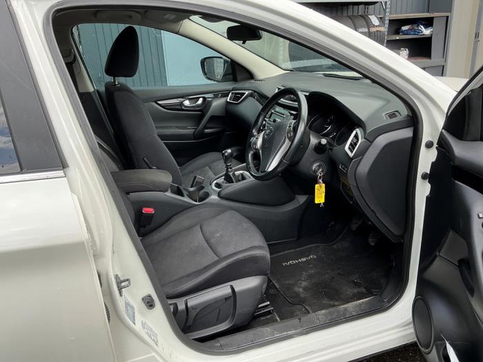 Nissan Qashqai 1.2 DIG-T 16V Sloopvoertuig (2016, Wit)