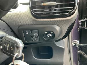 Citroen C4 Cactus 1.2 PureTech 82 12V Sloopvoertuig (2015, Paars)