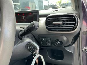 Citroen C4 Cactus 1.2 PureTech 82 12V Sloopvoertuig (2015, Paars)