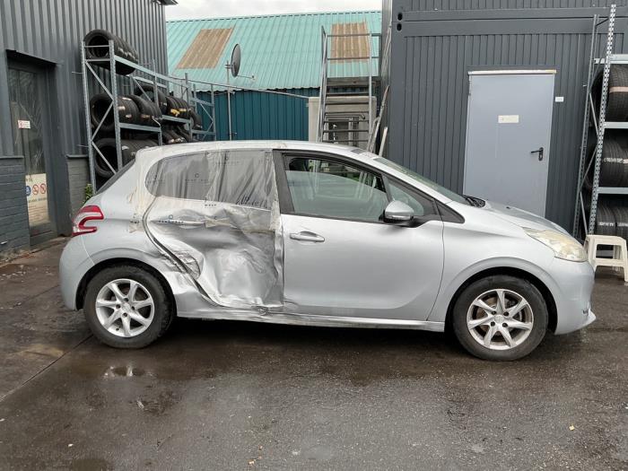 Peugeot 208 I 1.2 Vti 12V PureTech 82 Sloopvoertuig (2014, Zilvergrijs)