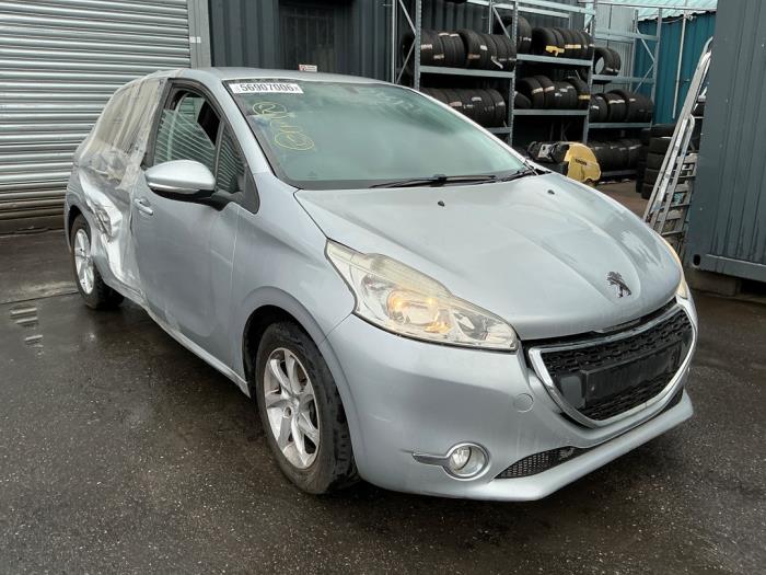 Peugeot 208 I 1.2 Vti 12V PureTech 82 Sloopvoertuig (2014, Zilvergrijs)