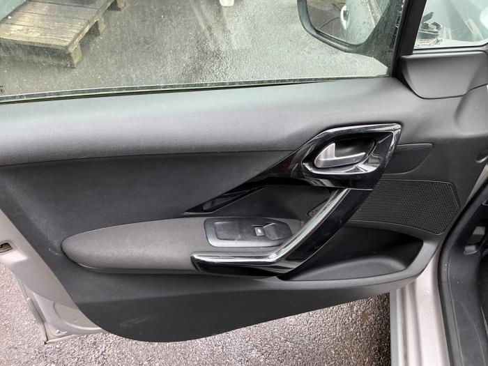 Peugeot 208 I 1.2 Vti 12V PureTech 82 Sloopvoertuig (2014, Zilvergrijs)