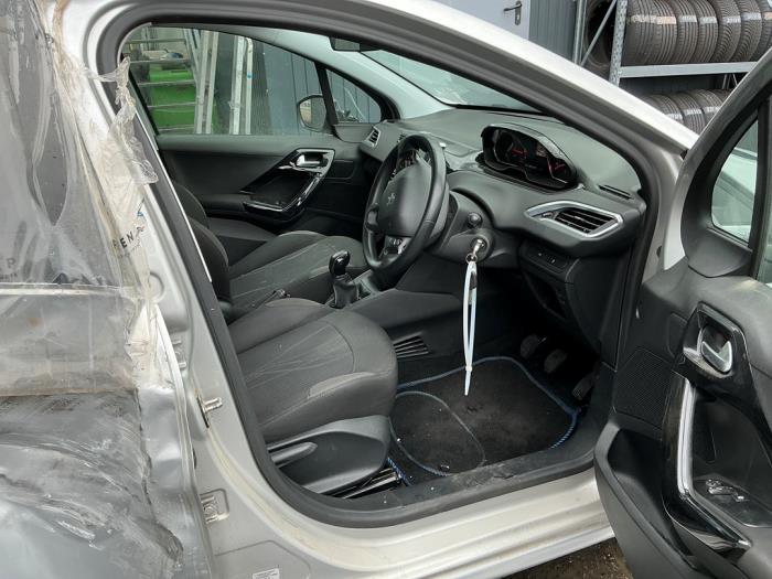 Peugeot 208 I 1.2 Vti 12V PureTech 82 Sloopvoertuig (2014, Zilvergrijs)