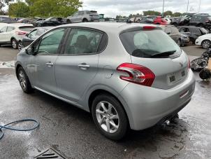 Peugeot 208 I 1.2 Vti 12V PureTech 82 Sloopvoertuig (2014, Zilvergrijs)