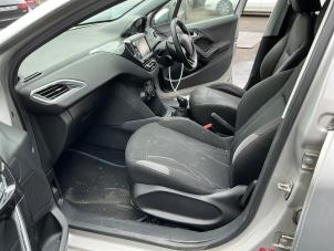 Peugeot 208 I 1.2 Vti 12V PureTech 82 Sloopvoertuig (2014, Zilvergrijs)