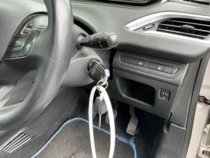 Peugeot 208 I 1.2 Vti 12V PureTech 82 Sloopvoertuig (2014, Zilvergrijs)