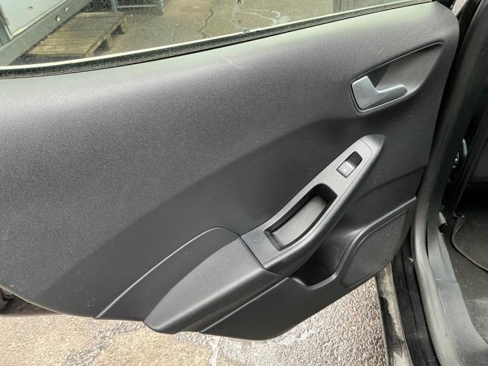 Ford Fiesta 7 1.1 Ti-VCT 12V 75 Sloopvoertuig (2020, Donker, Zwart)