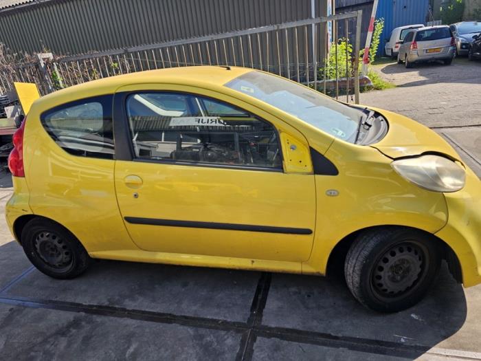Peugeot 107 1.0 12V Sloopvoertuig (2006, Geel, Aluminium)