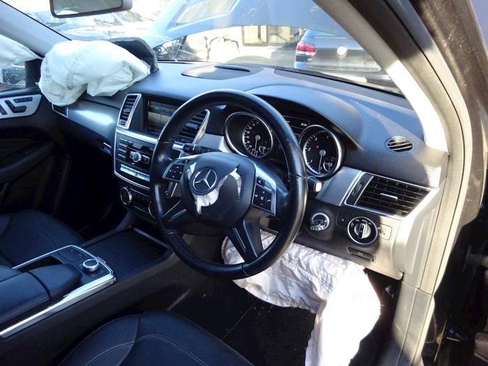 Mercedes ML III 3.0 ML-350 BlueTEC V6 24V 4-Matic Sloopvoertuig (2014, Zwart)