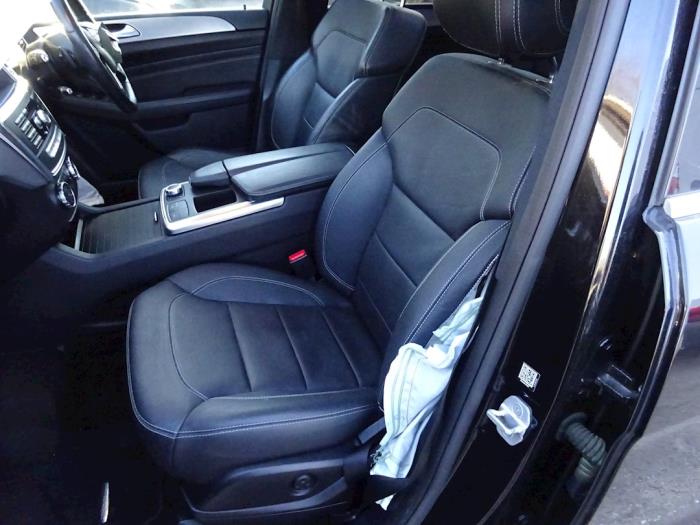 Mercedes ML III 3.0 ML-350 BlueTEC V6 24V 4-Matic Sloopvoertuig (2014, Zwart)