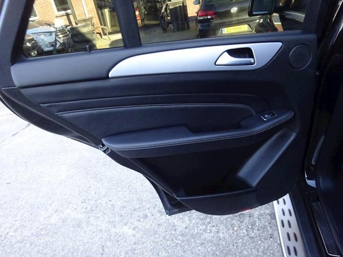 Mercedes ML III 3.0 ML-350 BlueTEC V6 24V 4-Matic Sloopvoertuig (2014, Zwart)